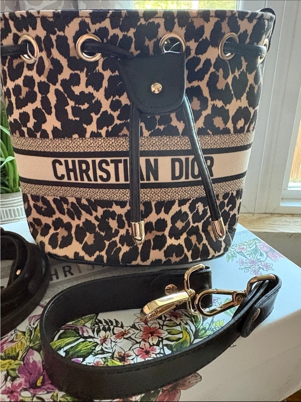FASHION  Leopard-Print Bucket Shoulder Bag - Black & Beige with straps and BOX - Picture 4 of 7